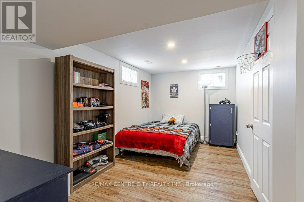 21 Strathcona Drive, London East, Ontario  N5W 1P7 - Photo 21 - X12927914