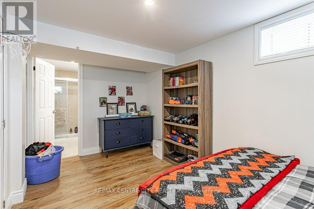 21 Strathcona Drive, London East, Ontario  N5W 1P7 - Photo 22 - X12927914