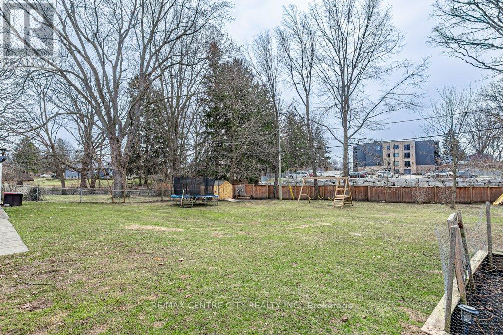 21 Strathcona Drive, London East, Ontario  N5W 1P7 - Photo 29 - X12927914