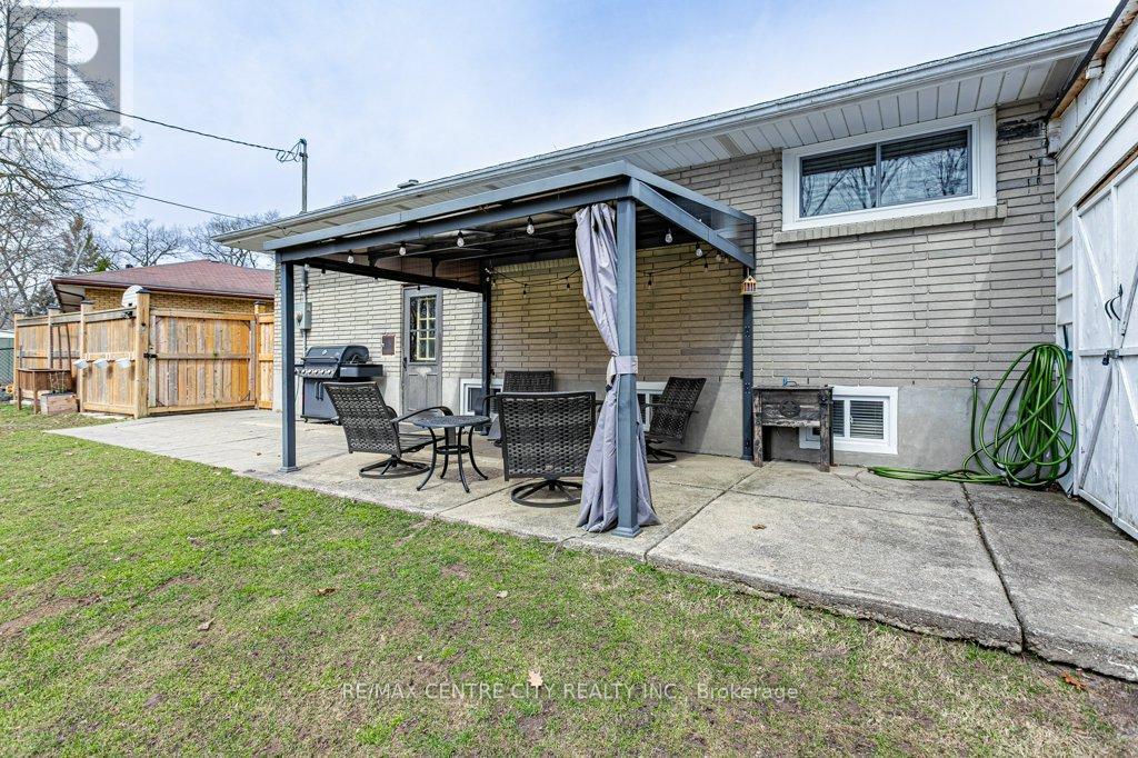 21 Strathcona Drive, London East, Ontario  N5W 1P7 - Photo 33 - X12927914