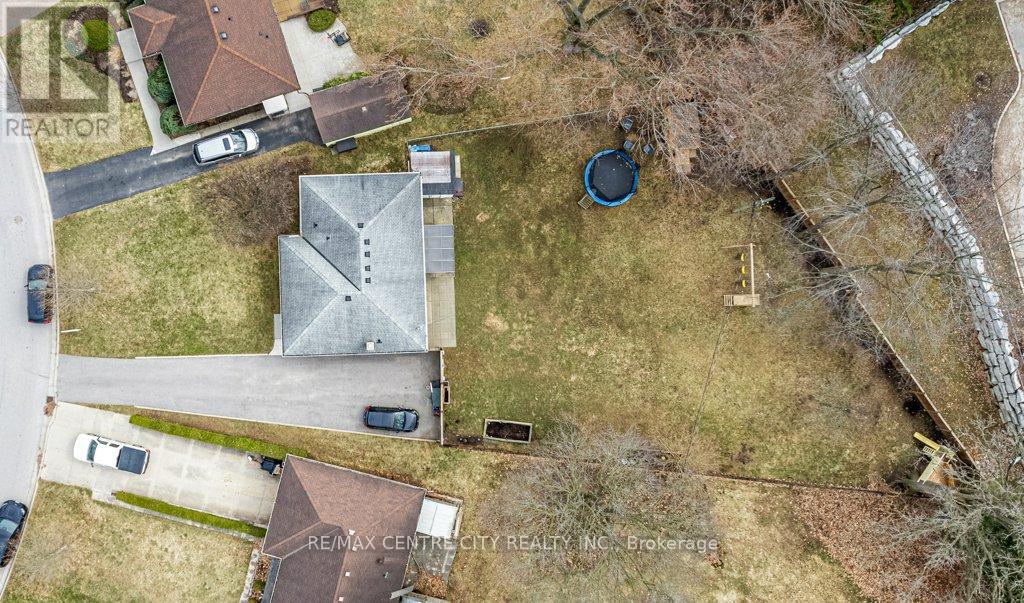 21 Strathcona Drive, London East, Ontario  N5W 1P7 - Photo 35 - X12927914