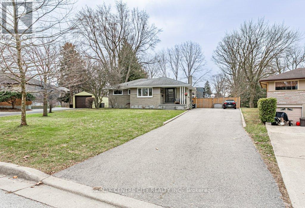 21 Strathcona Drive, London East, Ontario  N5W 1P7 - Photo 4 - X12927914