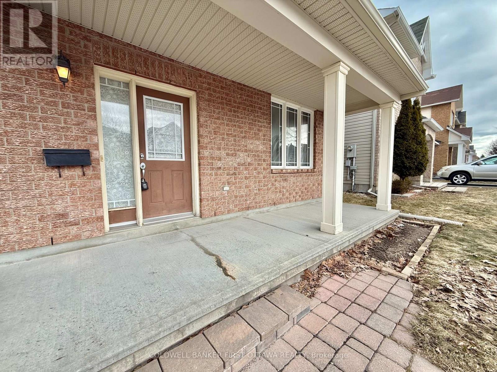 805 Taradale Drive, Ottawa, Ontario  K2J 5P3 - Photo 2 - X12927812