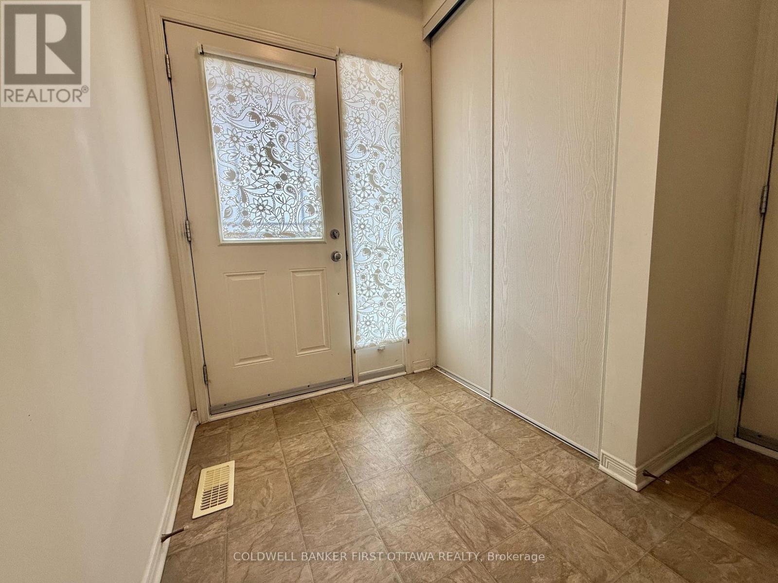 805 Taradale Drive, Ottawa, Ontario  K2J 5P3 - Photo 3 - X12927812