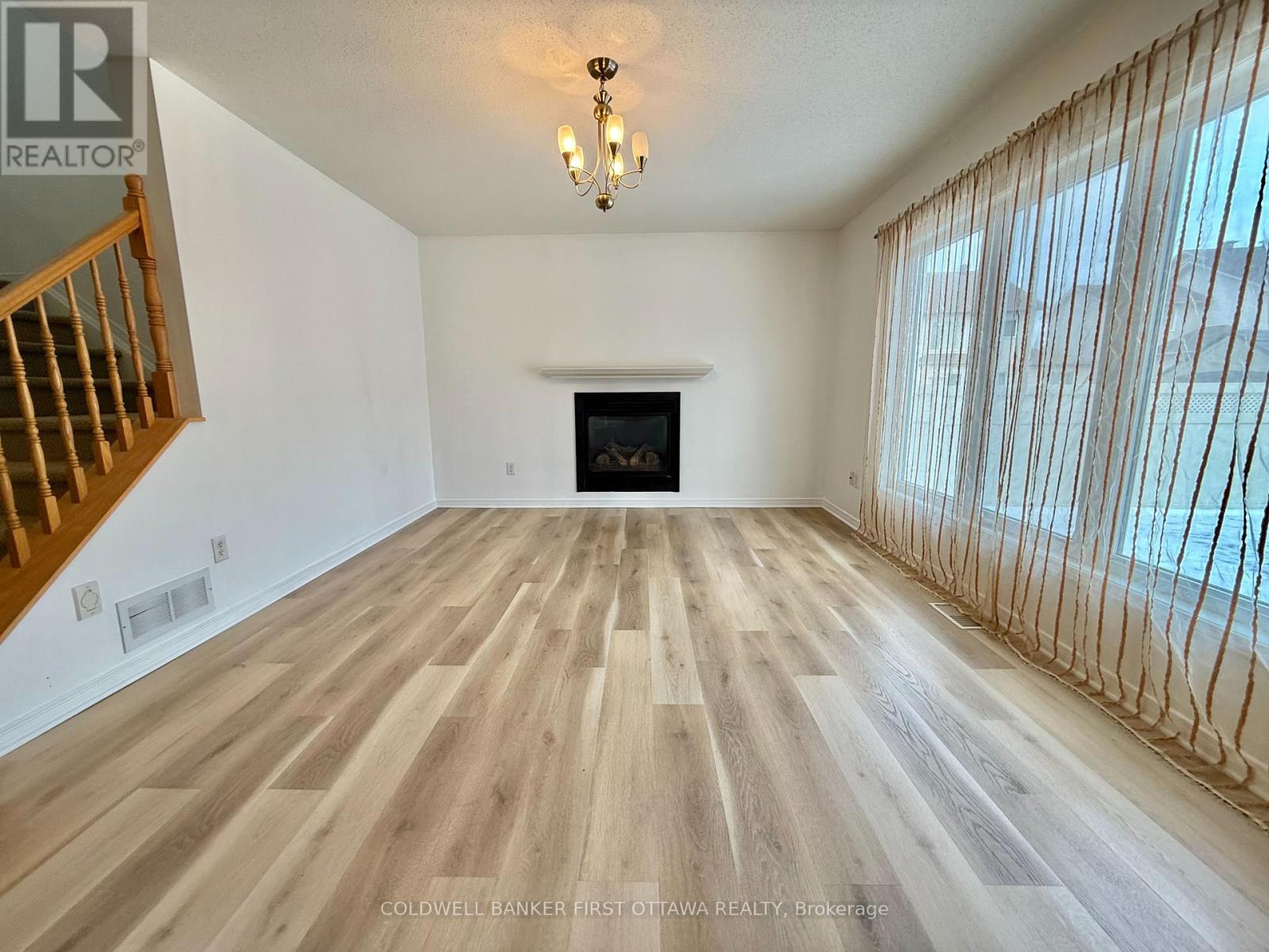 805 Taradale Drive, Ottawa, Ontario  K2J 5P3 - Photo 4 - X12927812