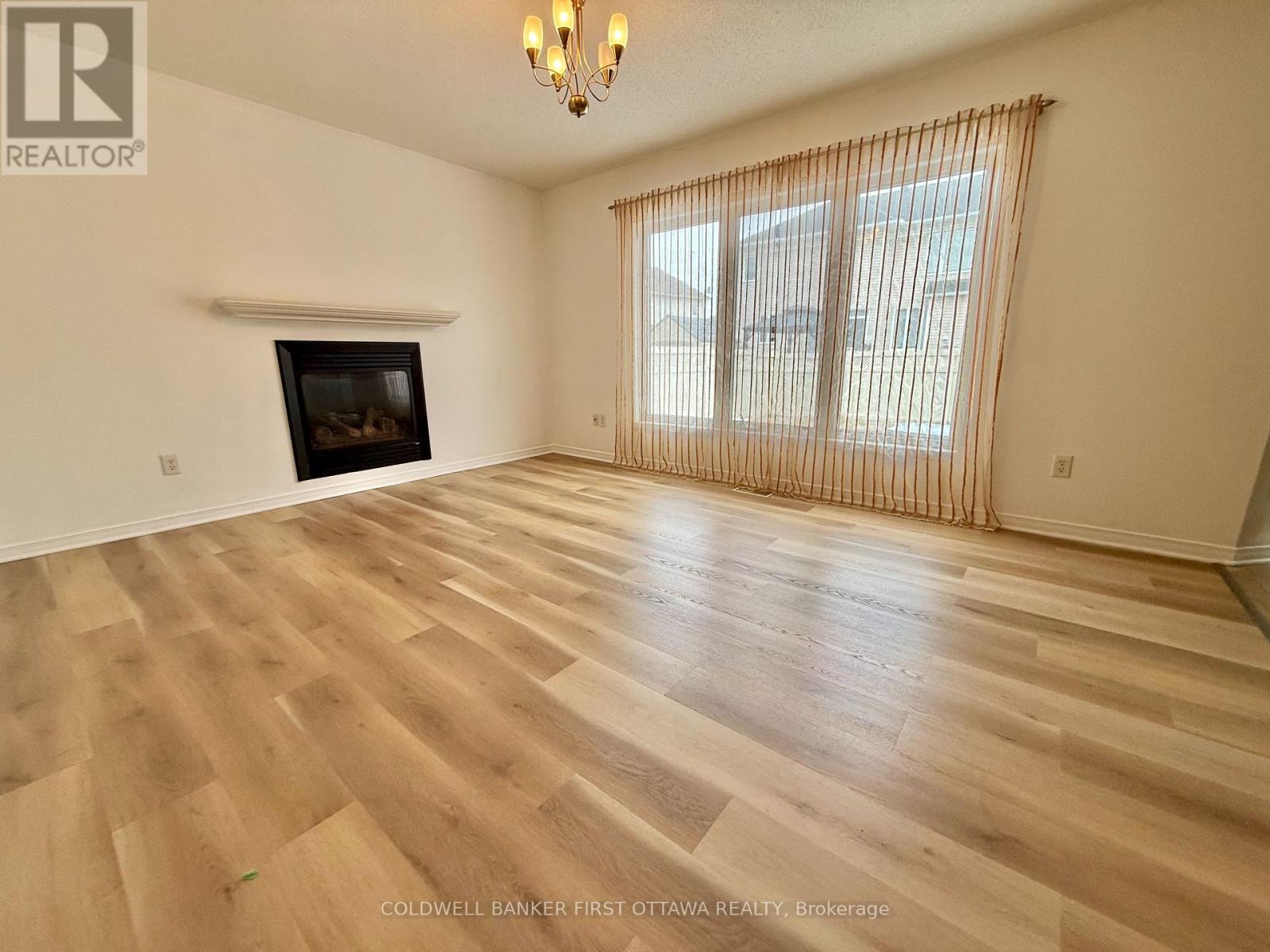 805 Taradale Drive, Ottawa, Ontario  K2J 5P3 - Photo 5 - X12927812