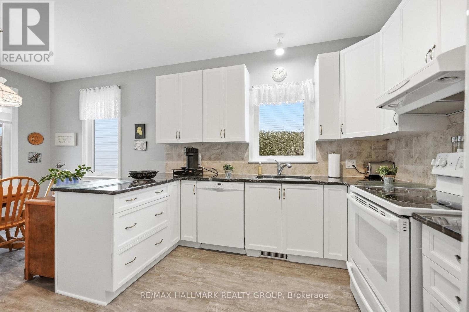 724 Long Point Circle, Ottawa, Ontario  K1T 4E9 - Photo 10 - X12927972