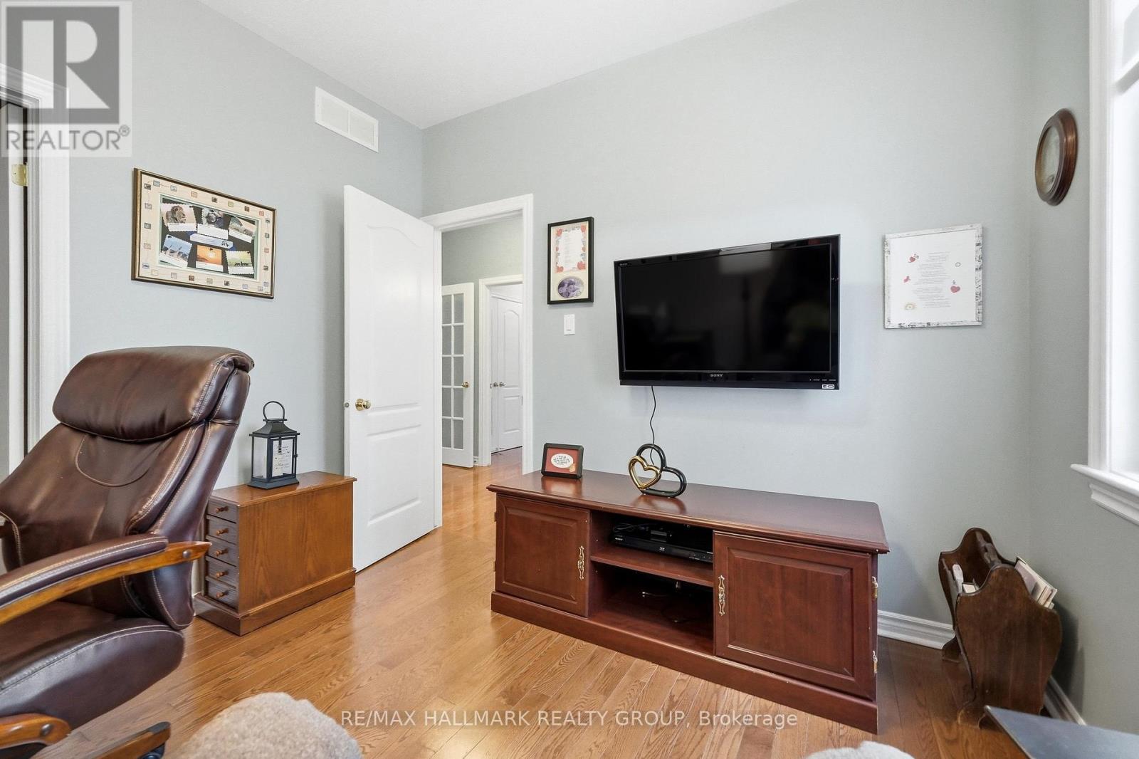 724 Long Point Circle, Ottawa, Ontario  K1T 4E9 - Photo 29 - X12927972