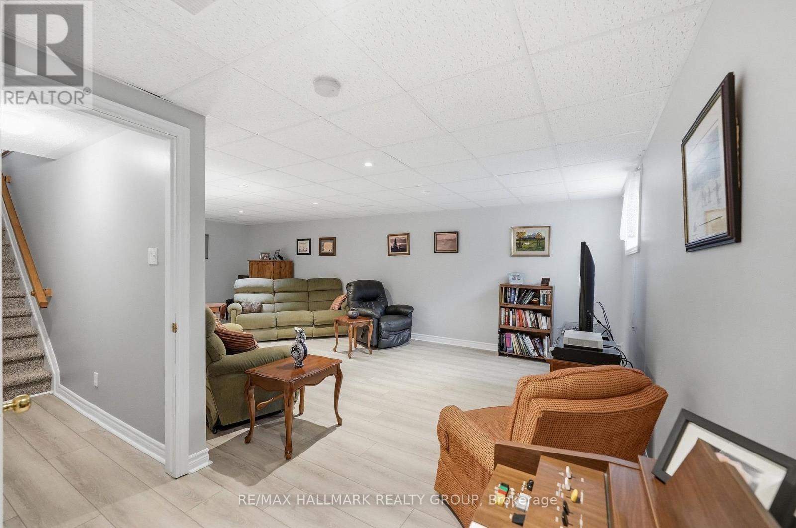 724 Long Point Circle, Ottawa, Ontario  K1T 4E9 - Photo 31 - X12927972