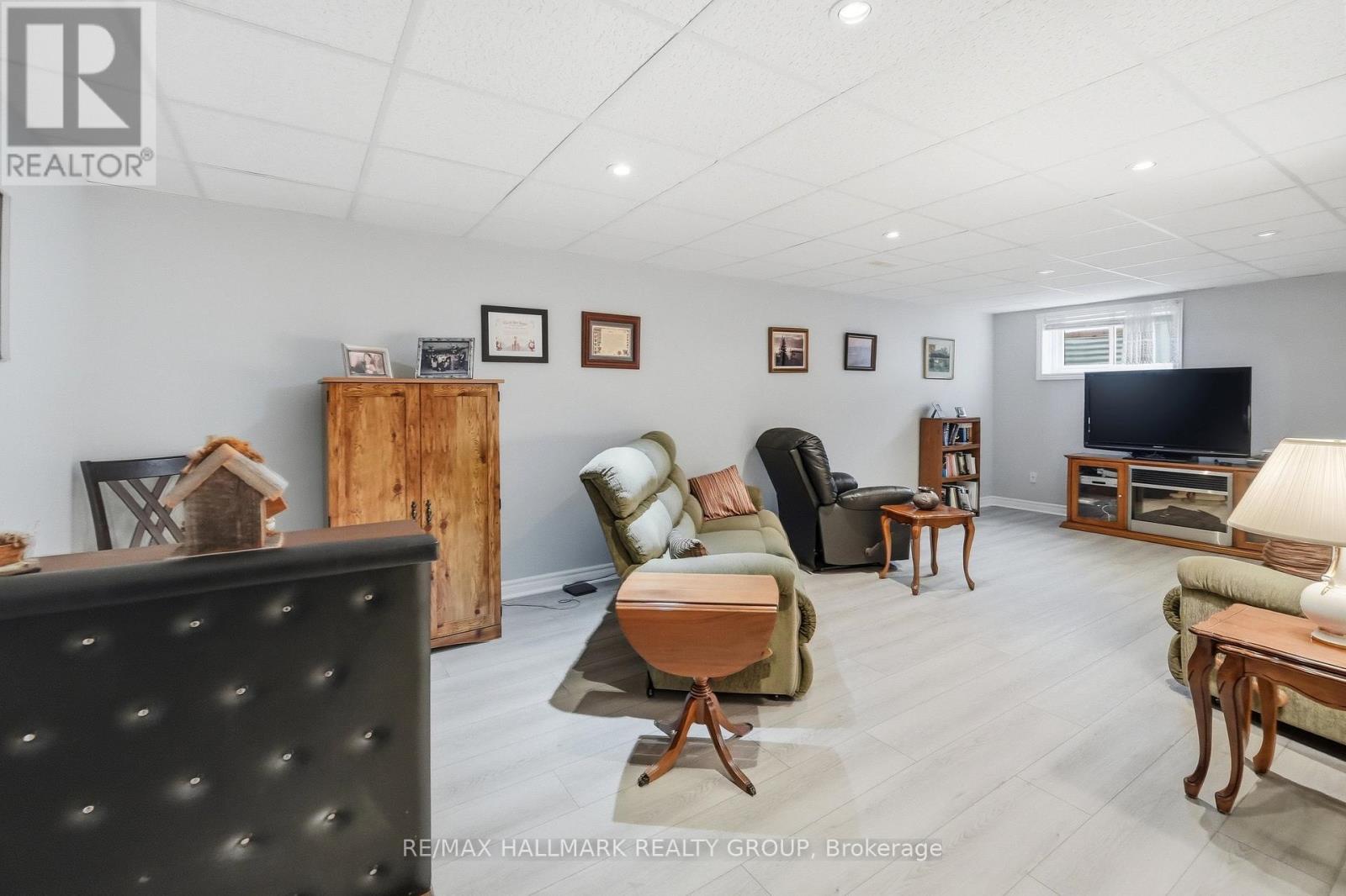 724 Long Point Circle, Ottawa, Ontario  K1T 4E9 - Photo 33 - X12927972