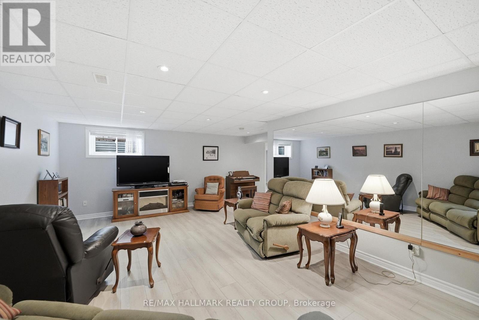 724 Long Point Circle, Ottawa, Ontario  K1T 4E9 - Photo 34 - X12927972