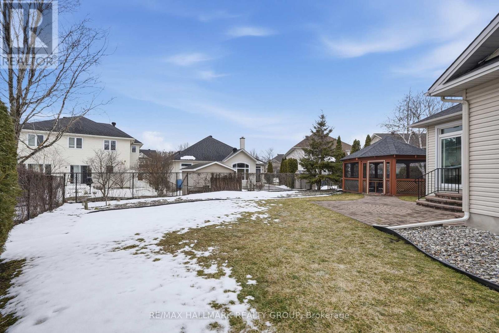 724 Long Point Circle, Ottawa, Ontario  K1T 4E9 - Photo 42 - X12927972