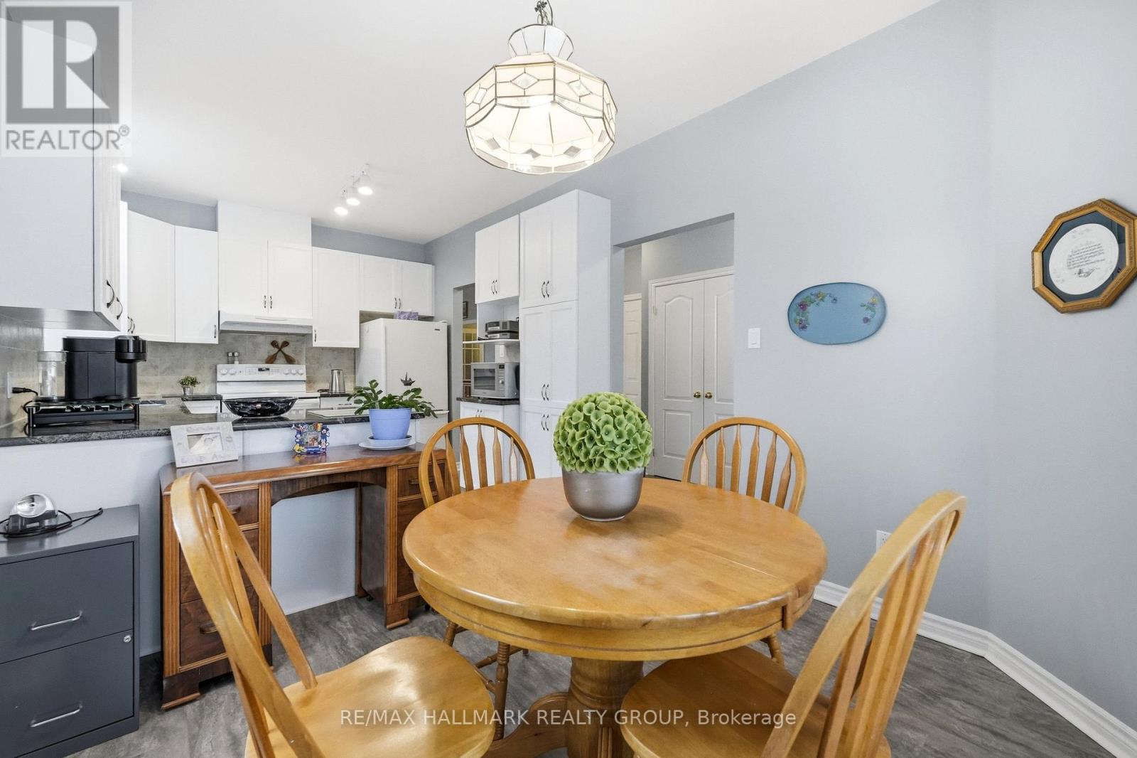 724 Long Point Circle, Ottawa, Ontario  K1T 4E9 - Photo 5 - X12927972