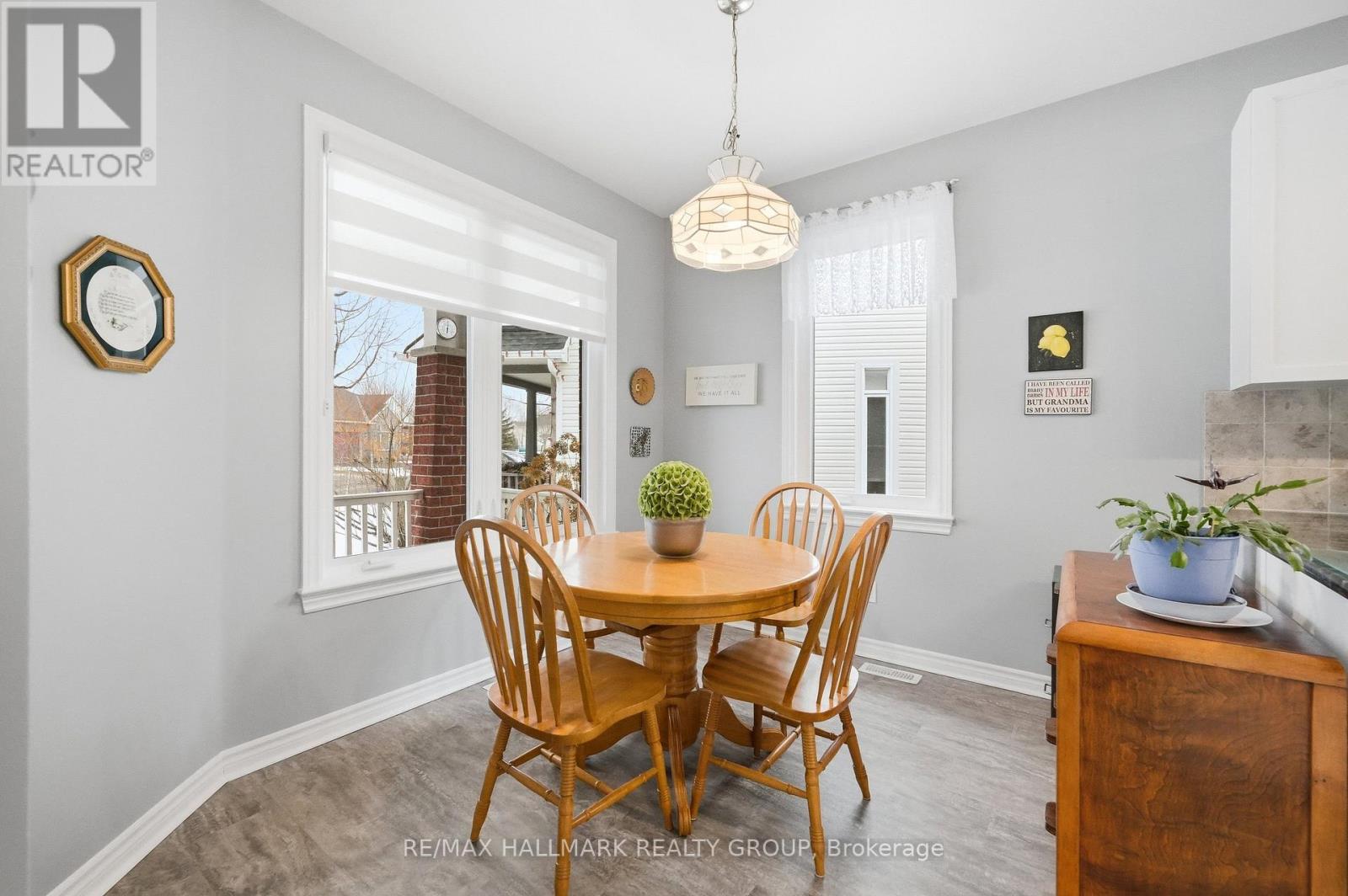 724 Long Point Circle, Ottawa, Ontario  K1T 4E9 - Photo 7 - X12927972