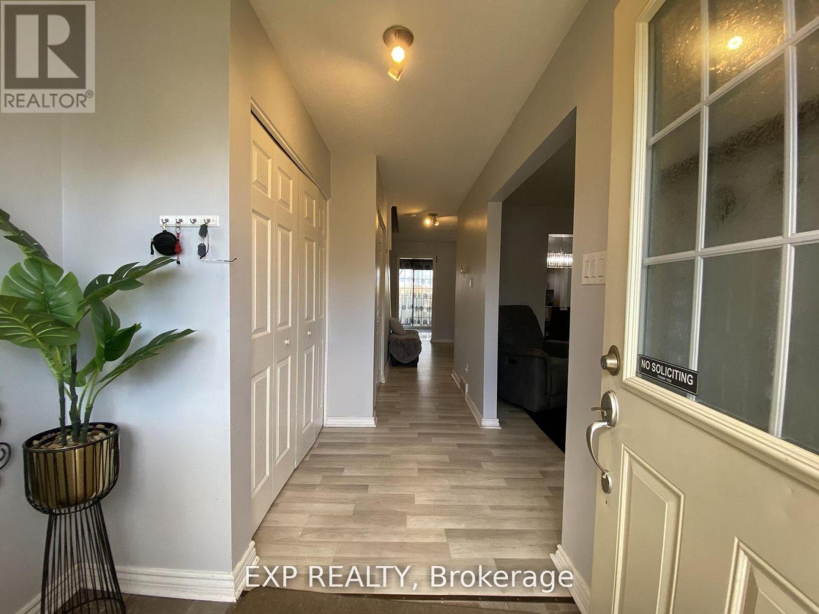 415 Kintyre Private, Ottawa, Ontario  K2C 3M9 - Photo 2 - X12927982