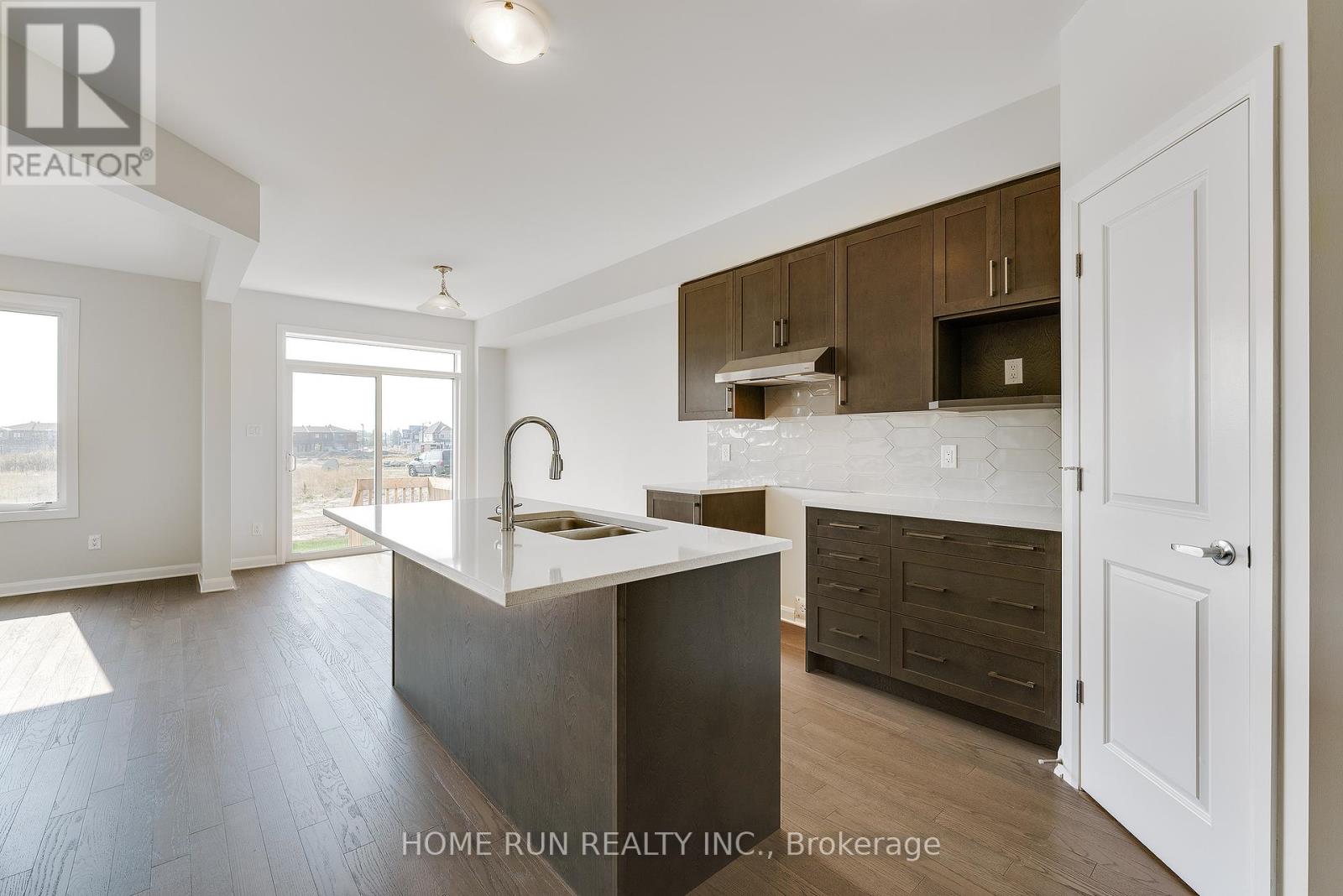 208 Elsie Macgill Walk, Ottawa, Ontario  K2W 0L5 - Photo 8 - X12927986