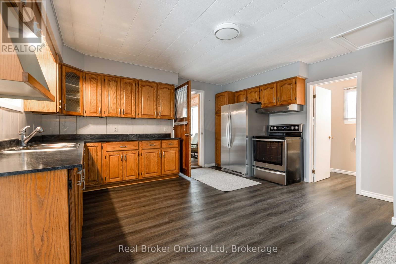 16 Twin River Drive N, South Bruce Peninsula, Ontario  N0H 2T0 - Photo 3 - X12927748