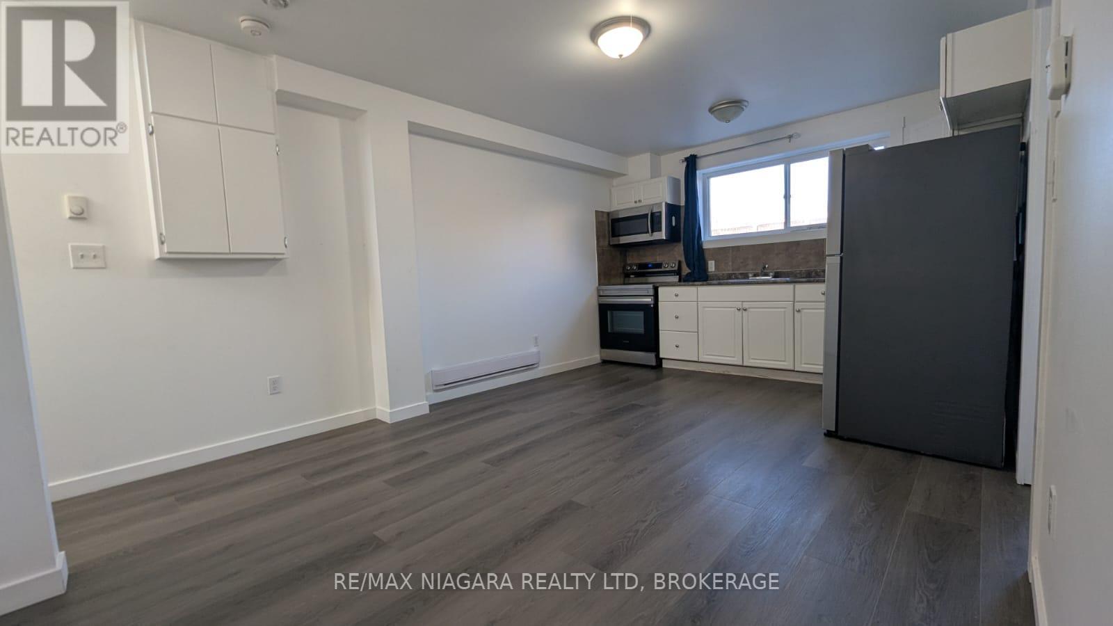 214 - 220 Erie Street, Port Colborne, Ontario  L3K 0A6 - Photo 2 - X12927934