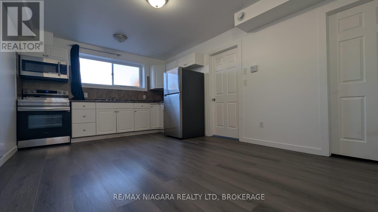 214 - 220 Erie Street, Port Colborne, Ontario  L3K 0A6 - Photo 3 - X12927934