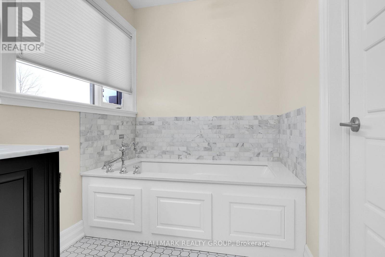 556 Edison Avenue, Ottawa, Ontario  K2A 1V4 - Photo 35 - X12850210