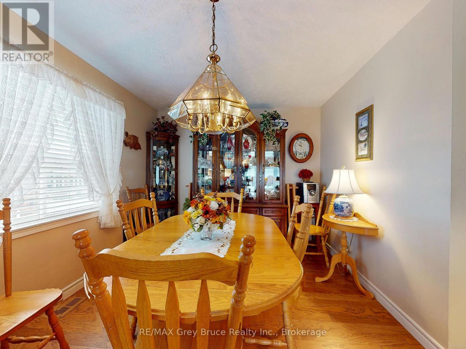 560 20th Street E, Owen Sound, Ontario N4K 2B6 - Photo 10 - X12927836