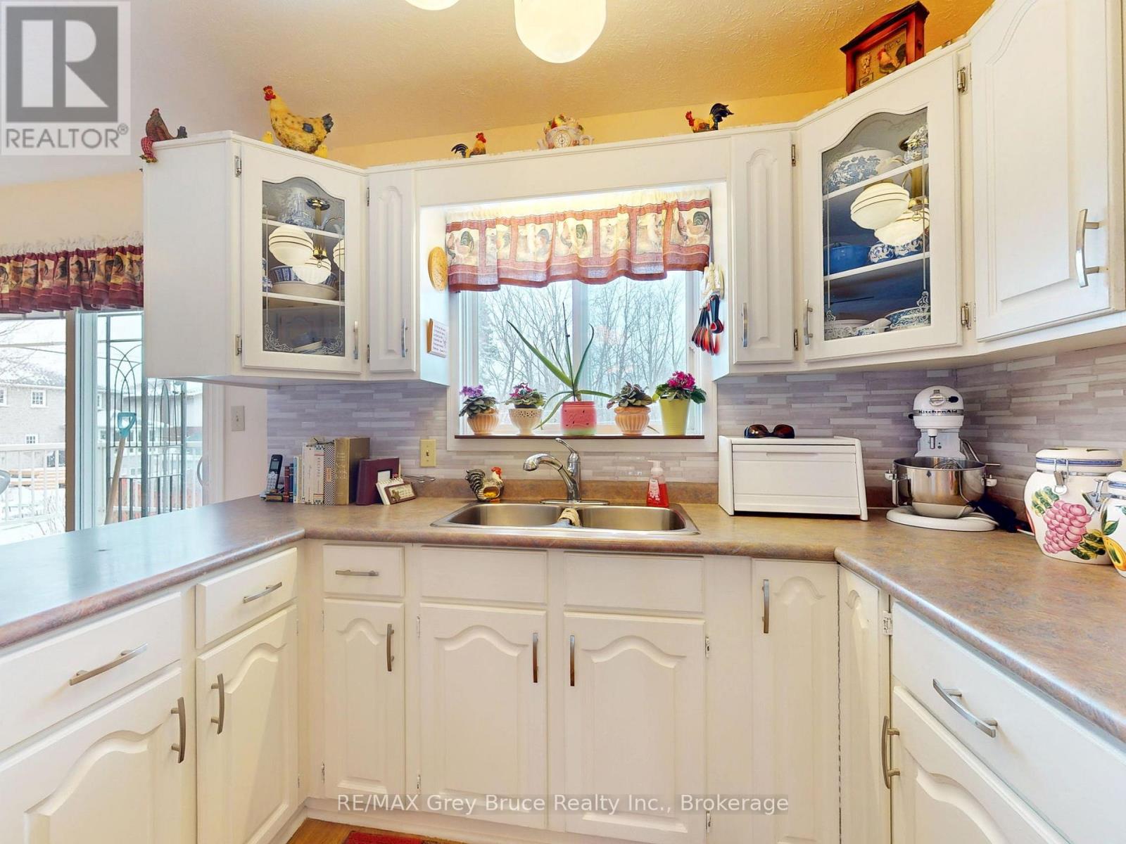 560 20th Street E, Owen Sound, Ontario N4K 2B6 - Photo 18 - X12927836