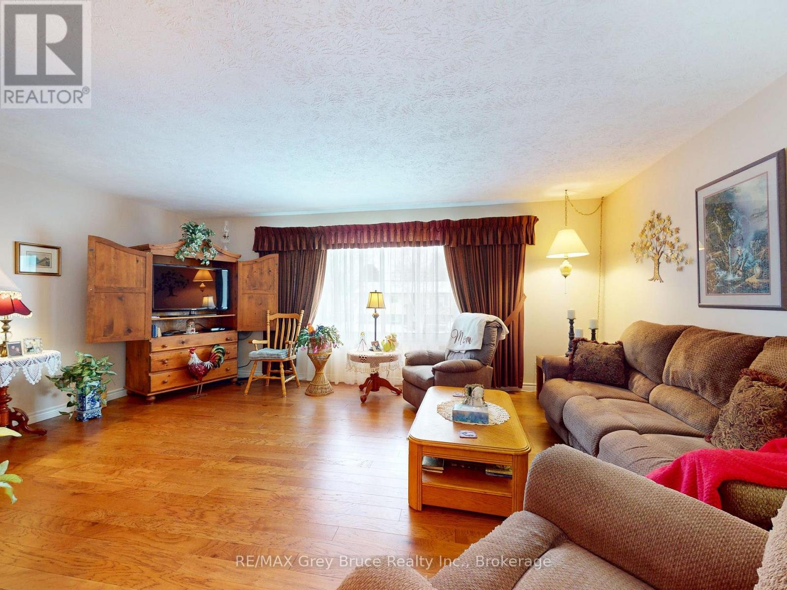 560 20th Street E, Owen Sound, Ontario N4K 2B6 - Photo 9 - X12927836
