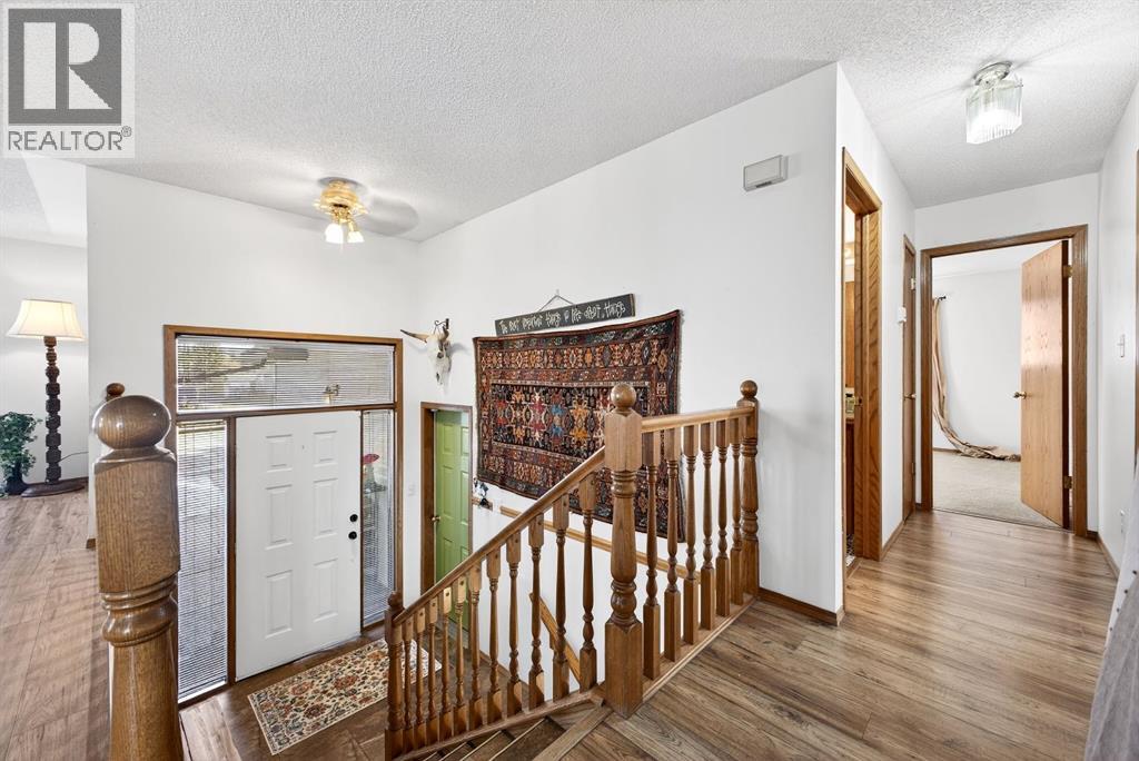 31 Sunset Crescent, Okotoks, Alberta  T1S 1P3 - Photo 2 - A2296617