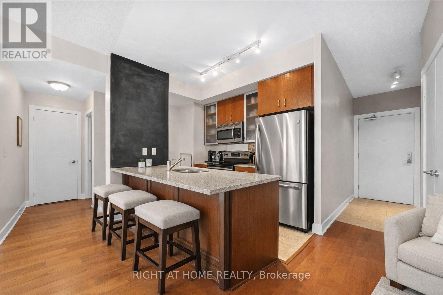 609 - 438 King Street W, Toronto, Ontario  M5V 3T9 - Photo 2 - C12927944