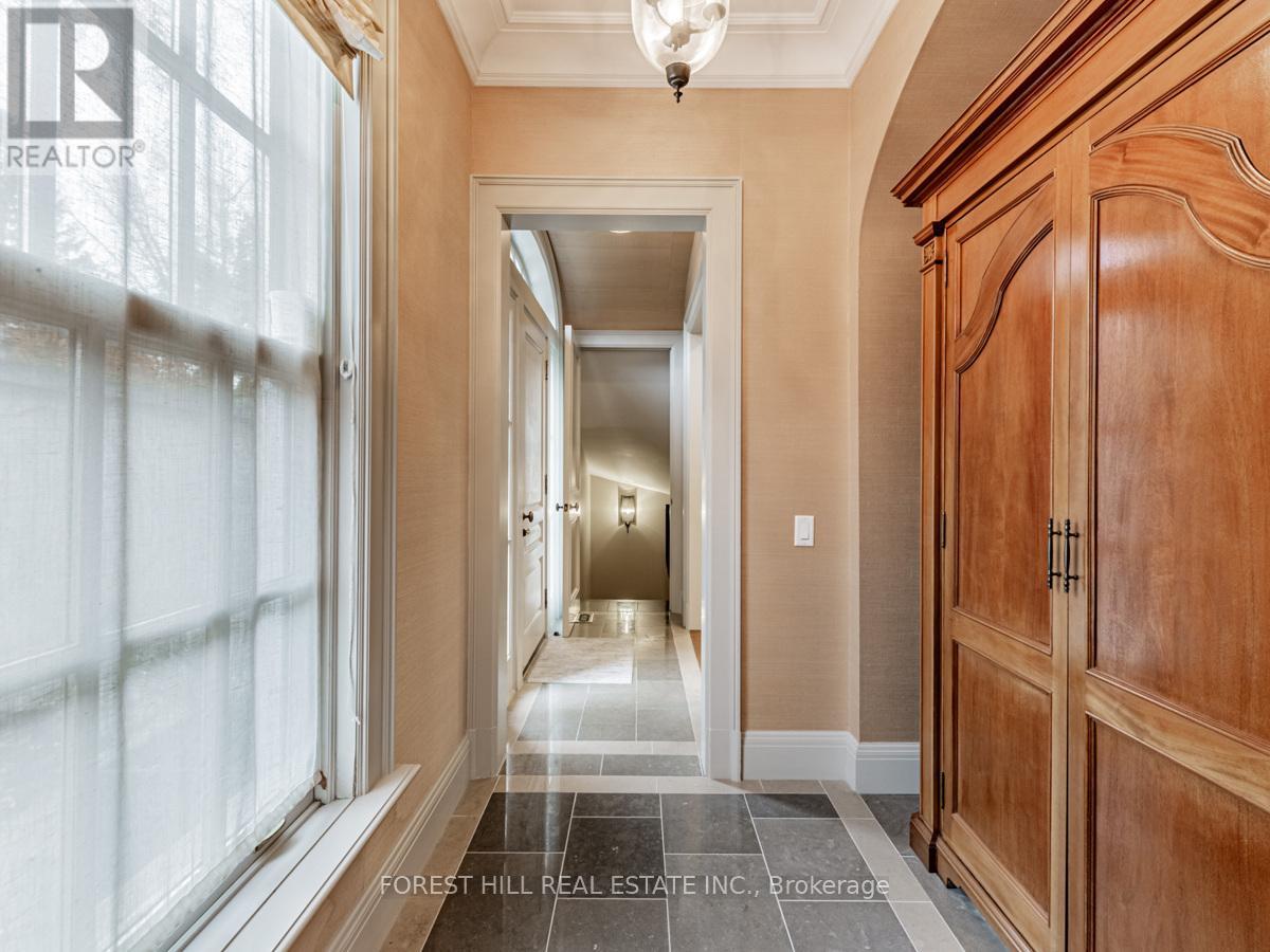 1 Burton Road, Toronto, Ontario  M5P 1T6 - Photo 6 - C12927954