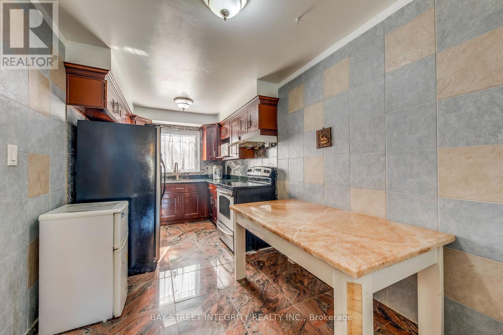 200 Invergordon Avenue, Toronto, Ontario  M1S 4A1 - Photo 17 - E12927946