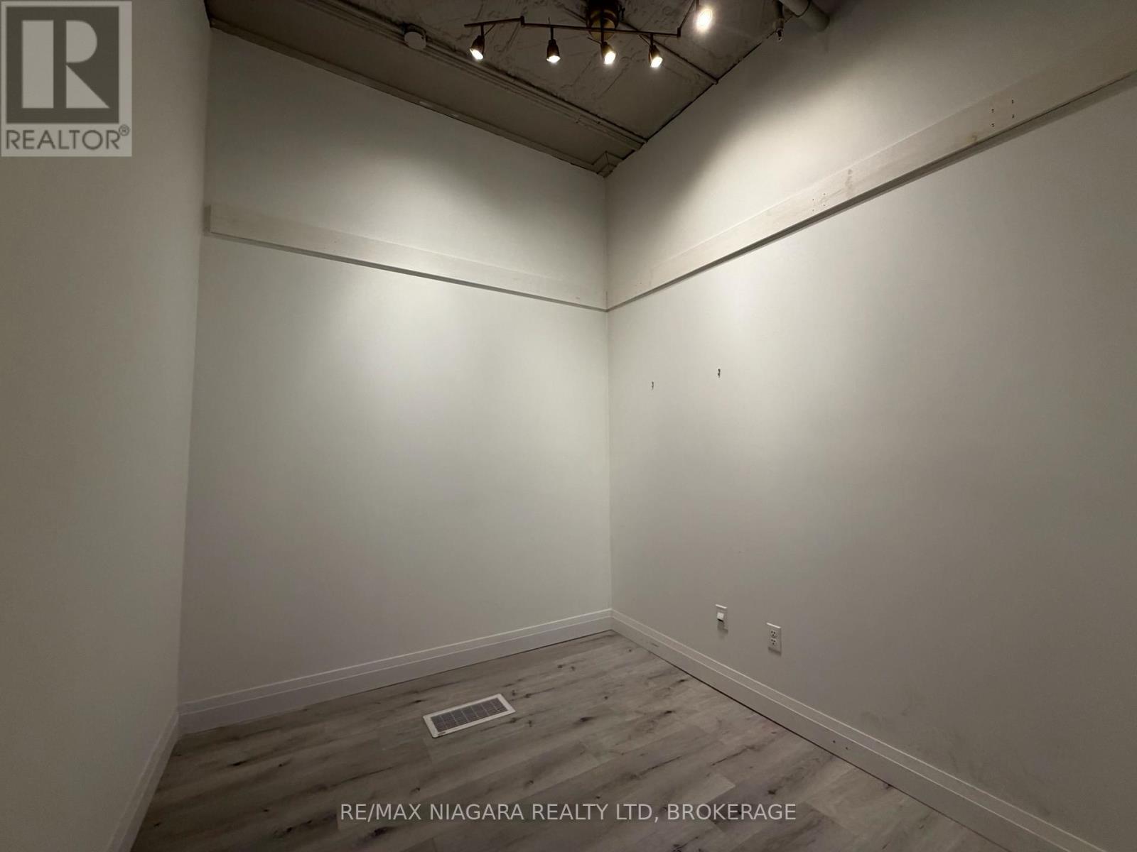 81 St. Paul Street, St. Catharines, Ontario  L2R 3M3 - Photo 17 - X12924222