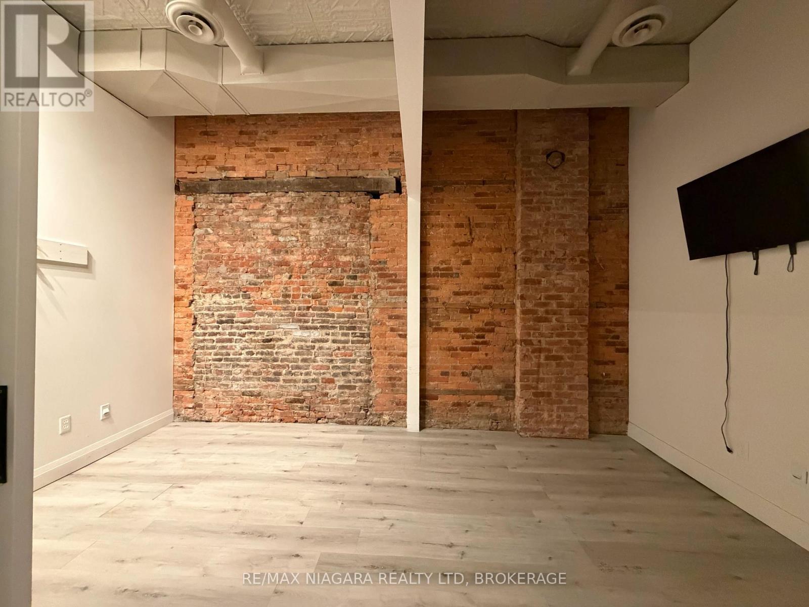 81 St. Paul Street, St. Catharines, Ontario  L2R 3M3 - Photo 11 - X12924222