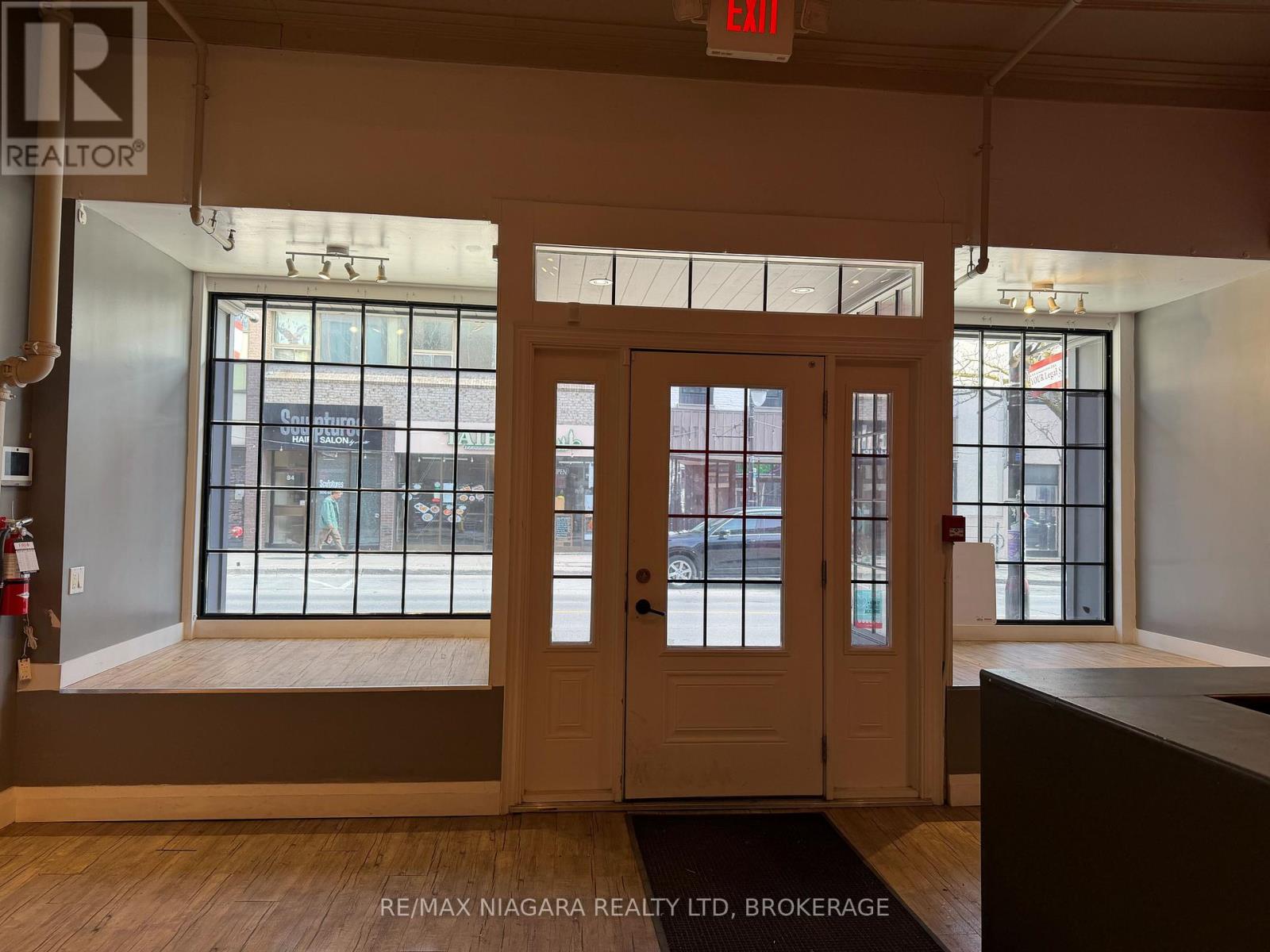 81 St. Paul Street, St. Catharines, Ontario  L2R 3M3 - Photo 5 - X12924222