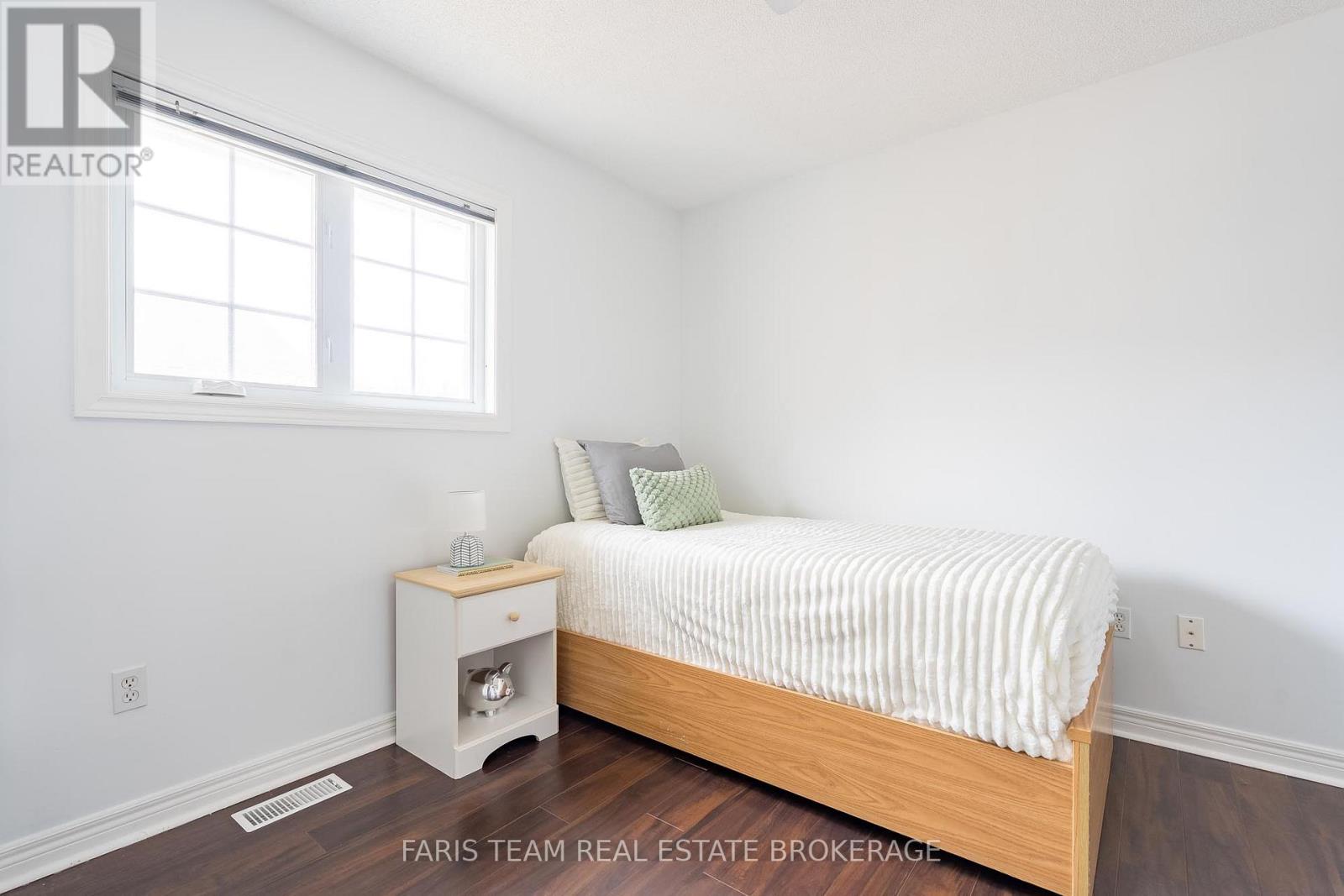 1004 Leslie Drive, Innisfil, Ontario  L9S 2B2 - Photo 14 - N12927792