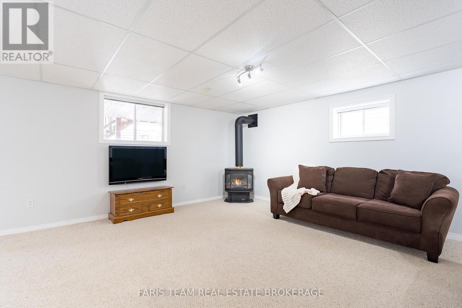 1004 Leslie Drive, Innisfil, Ontario  L9S 2B2 - Photo 18 - N12927792