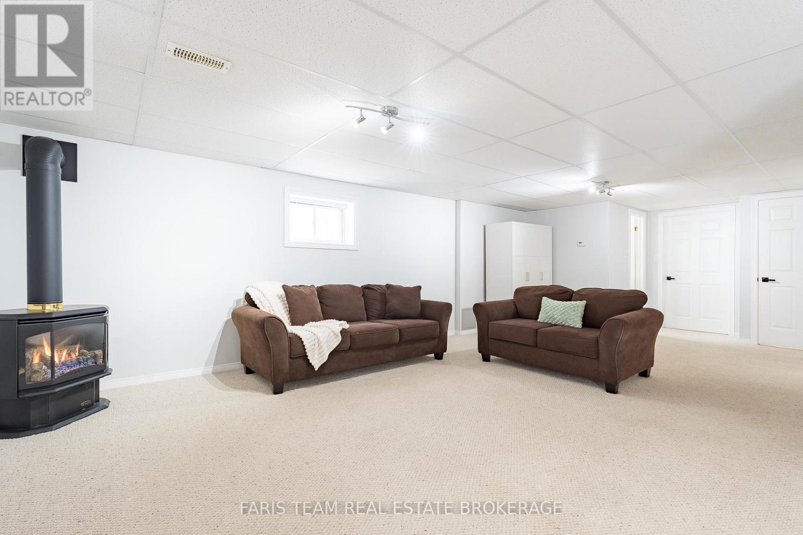 1004 Leslie Drive, Innisfil, Ontario  L9S 2B2 - Photo 19 - N12927792