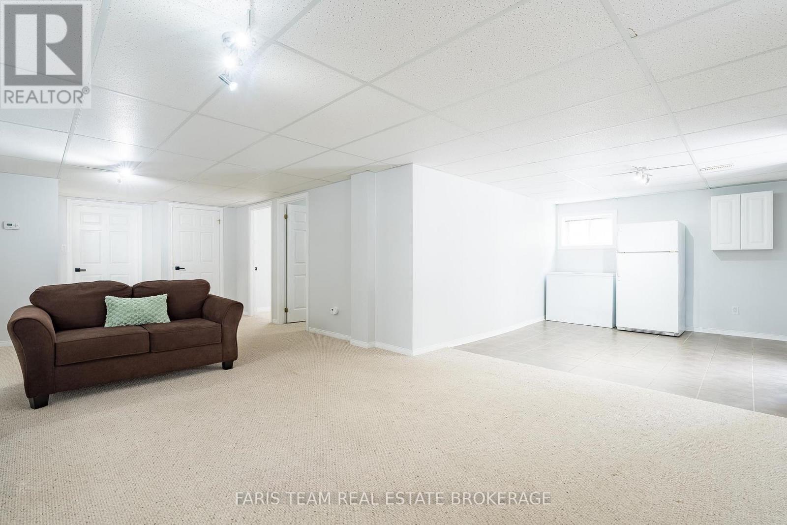 1004 Leslie Drive, Innisfil, Ontario  L9S 2B2 - Photo 20 - N12927792