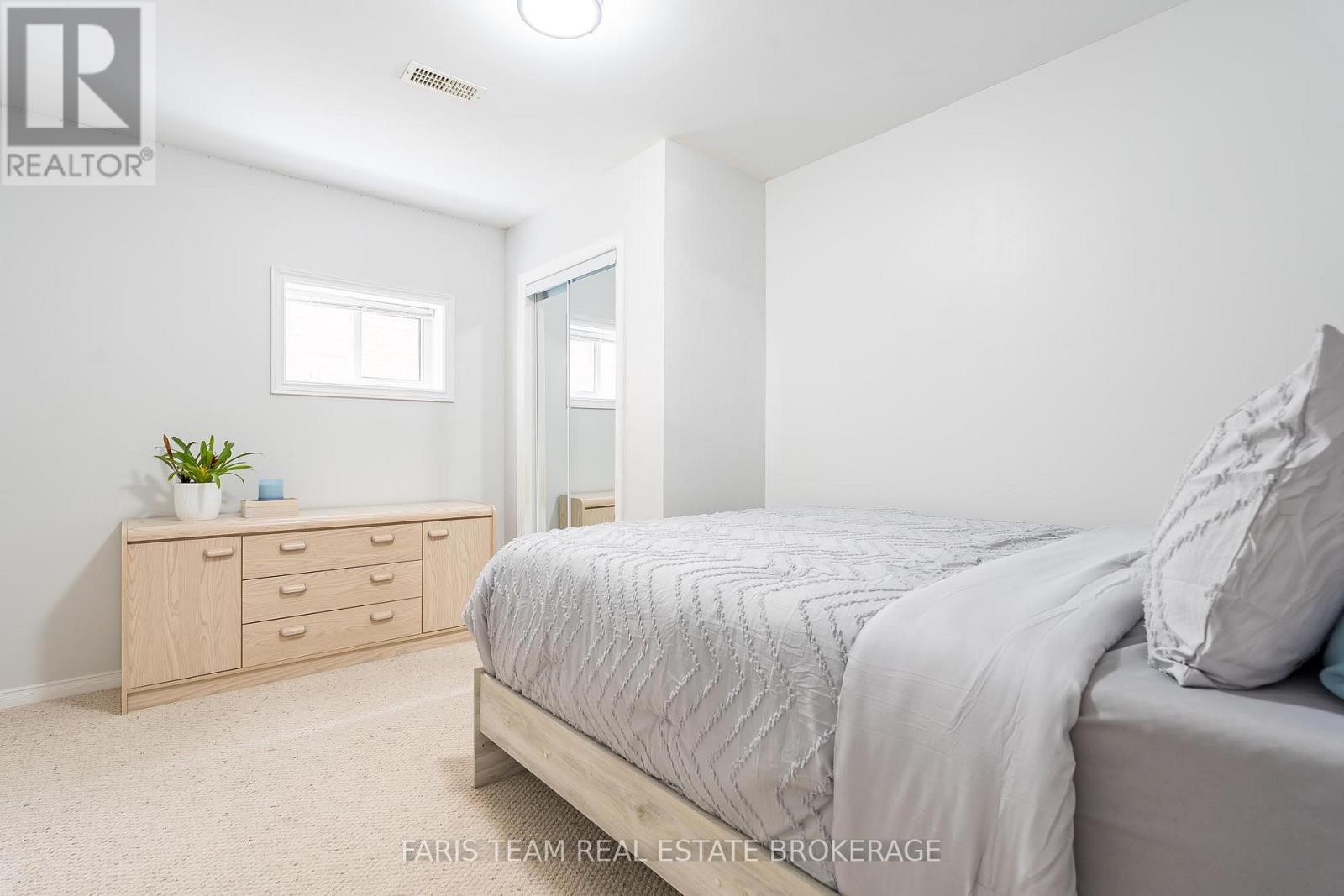 1004 Leslie Drive, Innisfil, Ontario  L9S 2B2 - Photo 22 - N12927792