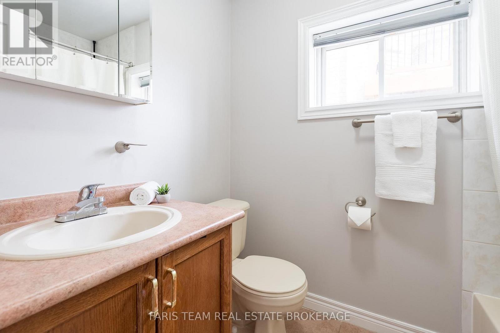 1004 Leslie Drive, Innisfil, Ontario  L9S 2B2 - Photo 25 - N12927792