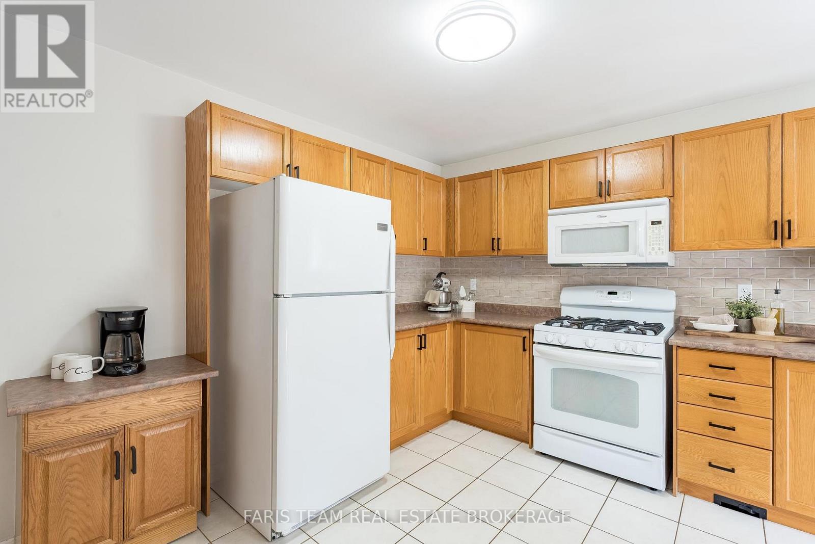 1004 Leslie Drive, Innisfil, Ontario  L9S 2B2 - Photo 5 - N12927792