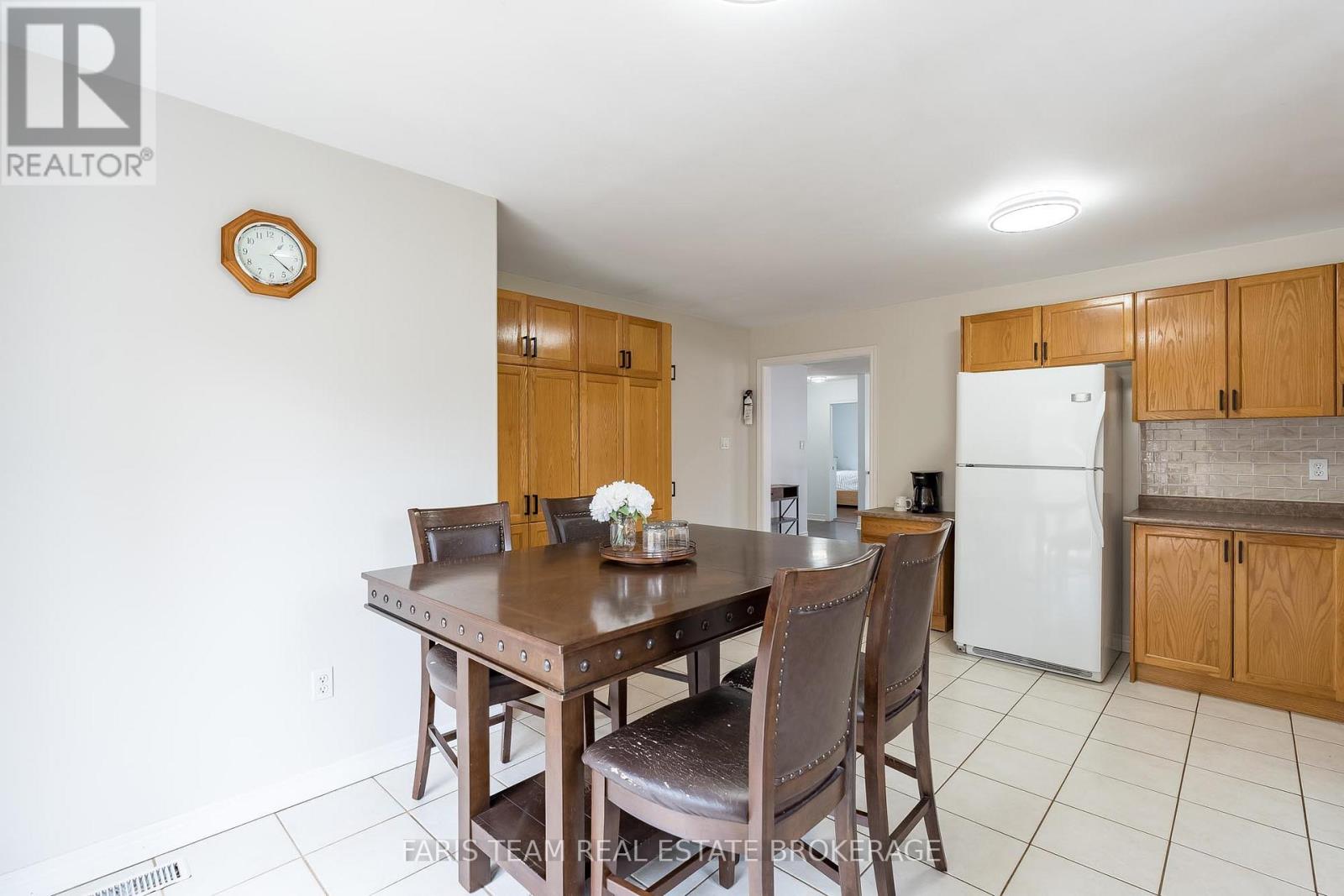 1004 Leslie Drive, Innisfil, Ontario  L9S 2B2 - Photo 7 - N12927792