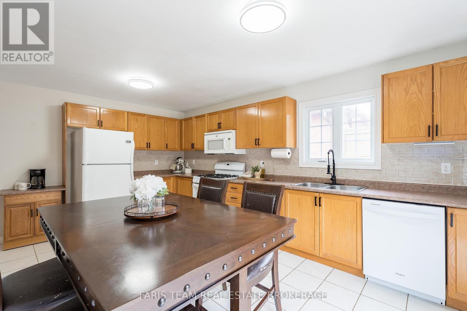 1004 Leslie Drive, Innisfil, Ontario  L9S 2B2 - Photo 8 - N12927792