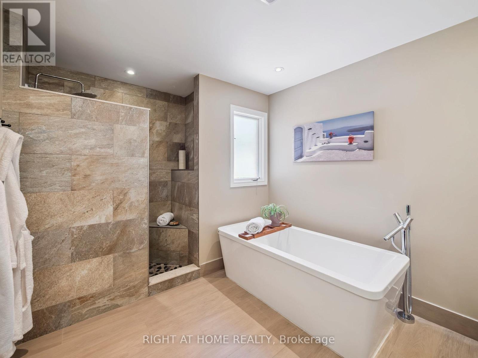 100 Carlyle Crescent, Aurora, Ontario  L4G 6P7 - Photo 25 - N12927794