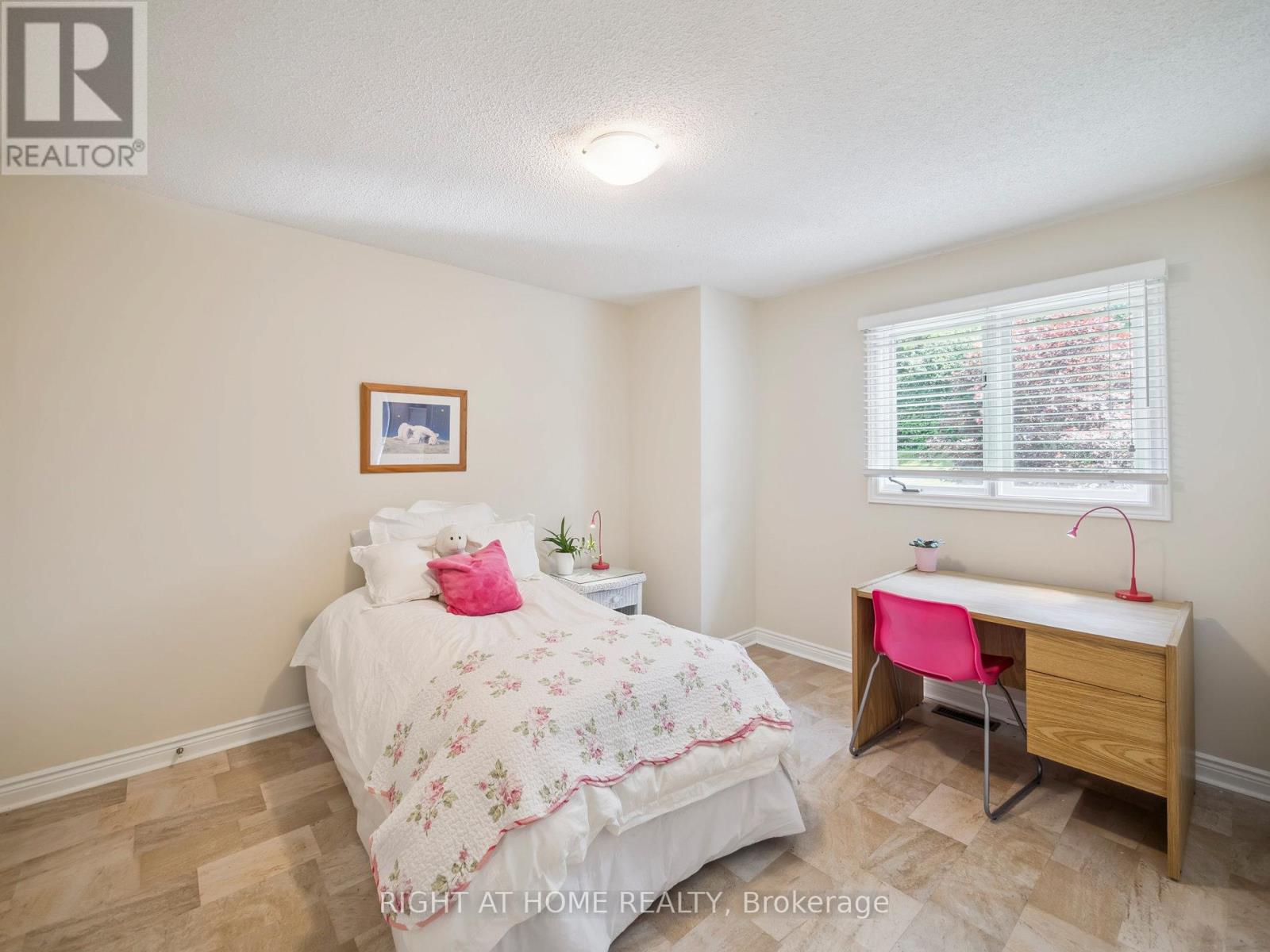 100 Carlyle Crescent, Aurora, Ontario  L4G 6P7 - Photo 31 - N12927794