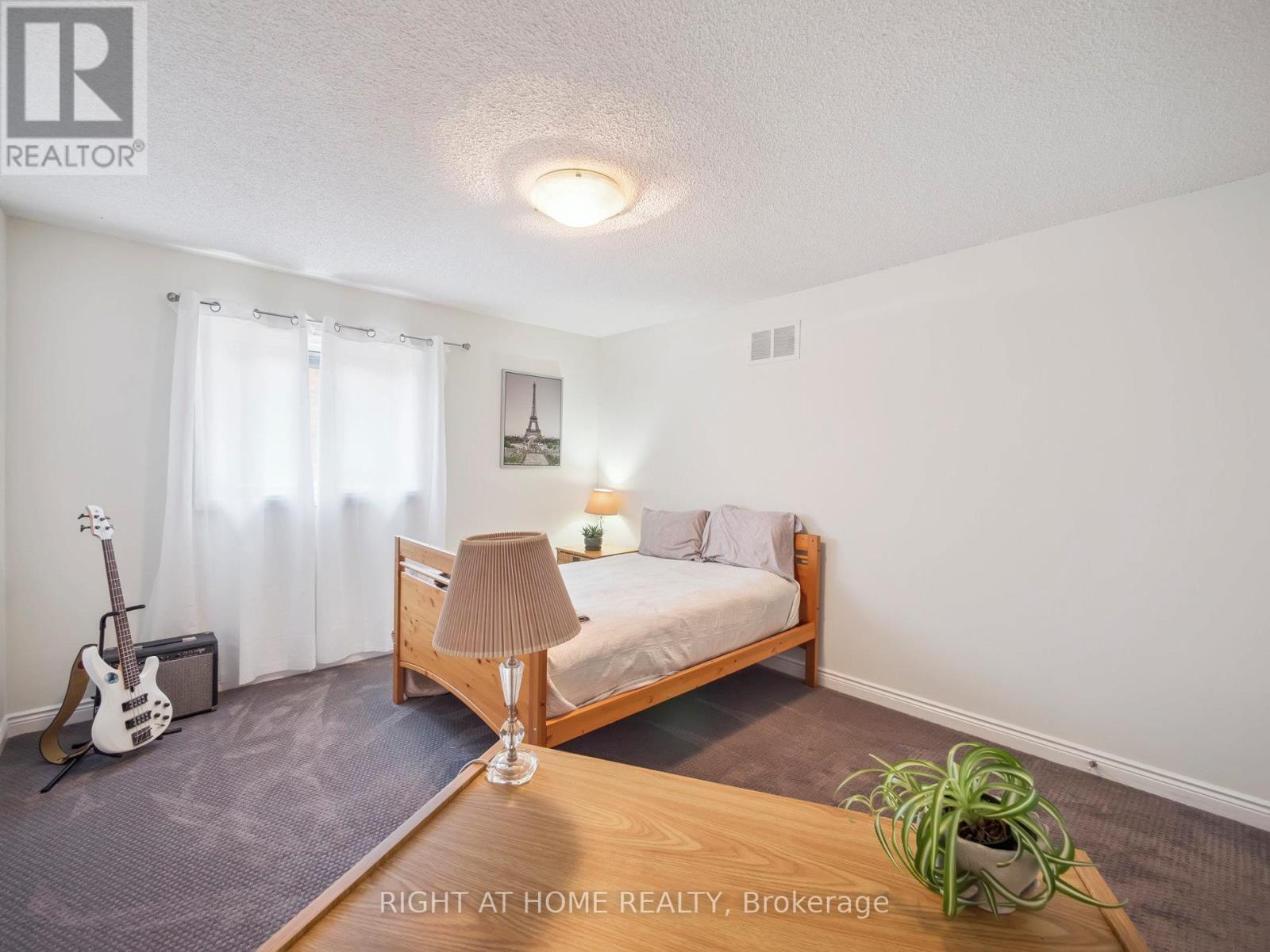 100 Carlyle Crescent, Aurora, Ontario  L4G 6P7 - Photo 33 - N12927794