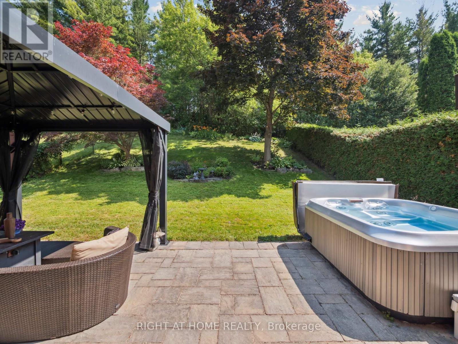 100 Carlyle Crescent, Aurora, Ontario  L4G 6P7 - Photo 37 - N12927794