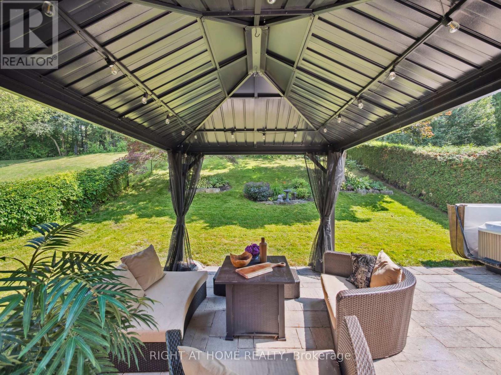 100 Carlyle Crescent, Aurora, Ontario  L4G 6P7 - Photo 38 - N12927794