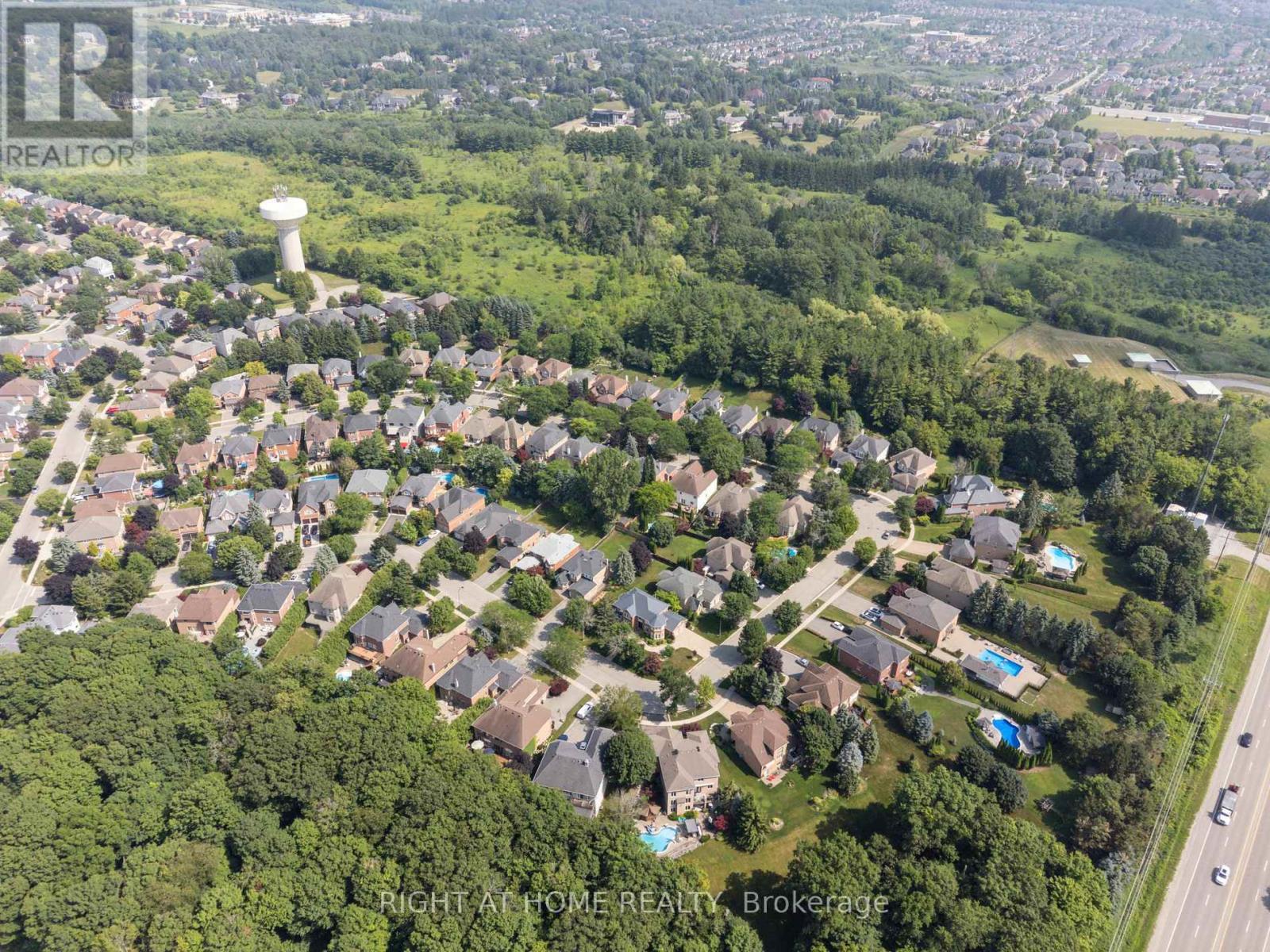 100 Carlyle Crescent, Aurora, Ontario  L4G 6P7 - Photo 43 - N12927794