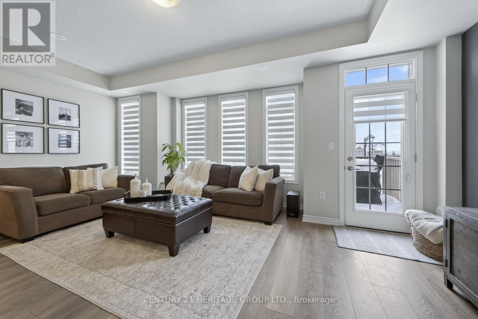 6 MEL IRVING DRIVE, Bradford West Gwillimbury, Ontario